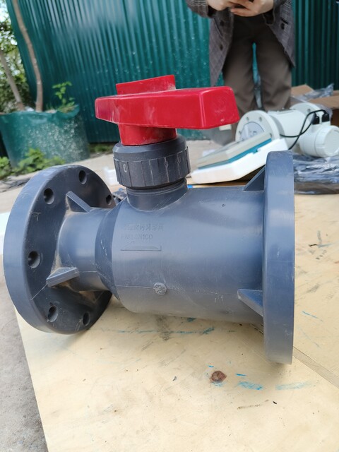 Van bi mặt bích UPVC 11 van-bi-lap-bich-bang-nhua